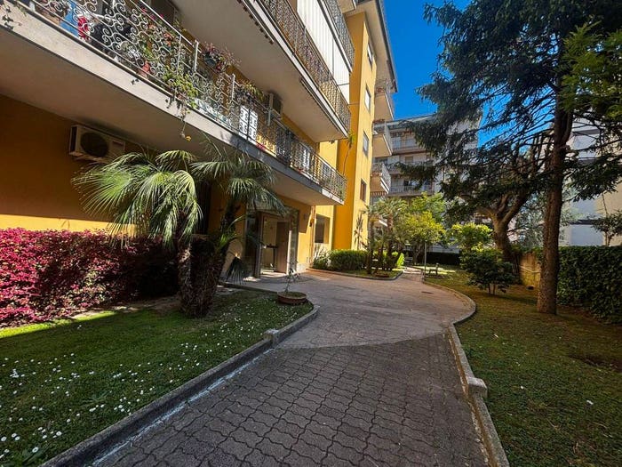 Appartamento con 5 locali in vendita in Via Santissimo Nome di Maria, Puccianiello, Caserta