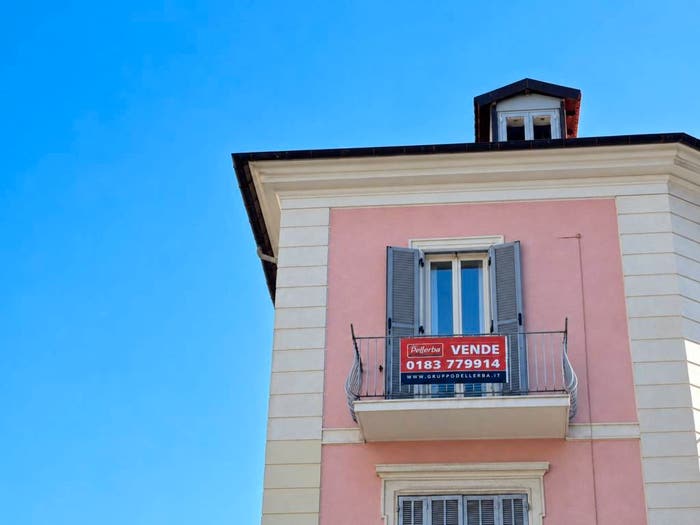 Appartamento trilocale in vendita in Via della Repubblica, Oneglia, Imperia