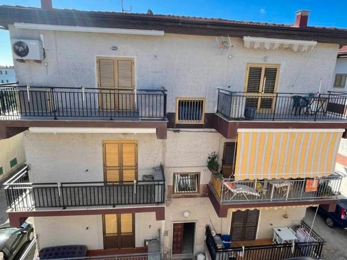 Appartamento trilocale in vendita in Viale degli Aranci, Mirto, Crosia