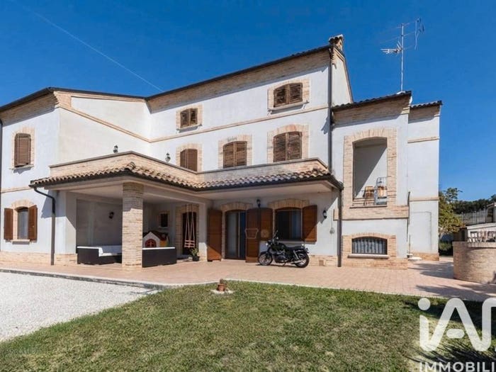 Appartamento con 5 locali in vendita in Via CHE GUEVARA, Centro, Castelfidardo
