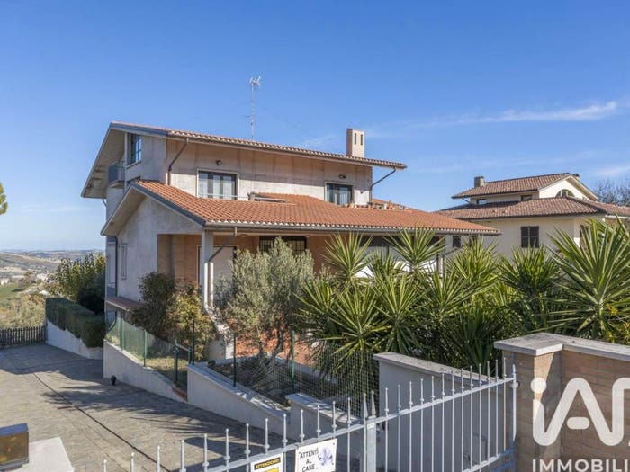 Casa con 6 locali in vendita in Via Piana, Poggio Cupro, Cupramontana