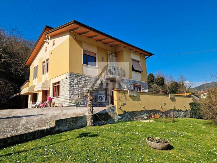 Casa con 6 locali in vendita in Via di Balbano, Balbano, Lucca