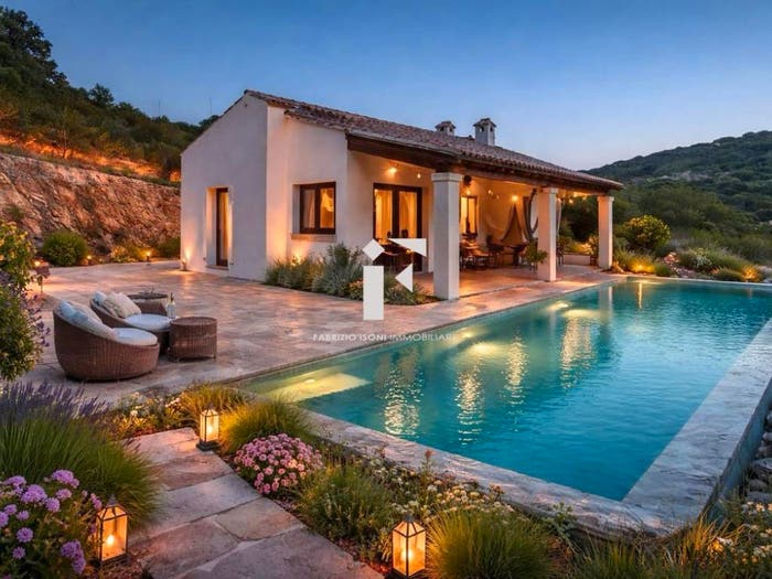 Casa quadrilocale in vendita in San Pantaleo, Olbia