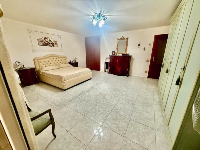 Appartamento trilocale in vendita in Piazza Nicola Amore, Tribunali, Napoli