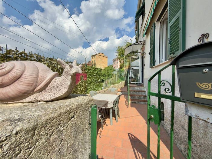 Appartamento trilocale in vendita in via Laiasso, Molassana, Genova