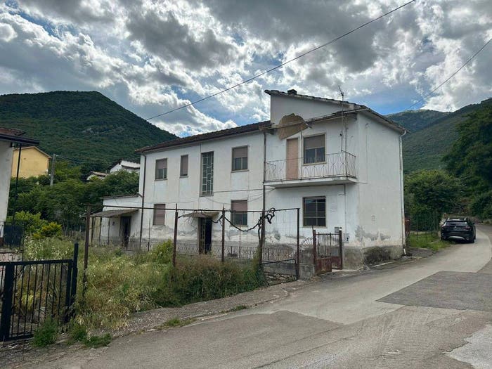 Casa con 5 locali in vendita in Via Vallone, Caira, Cassino