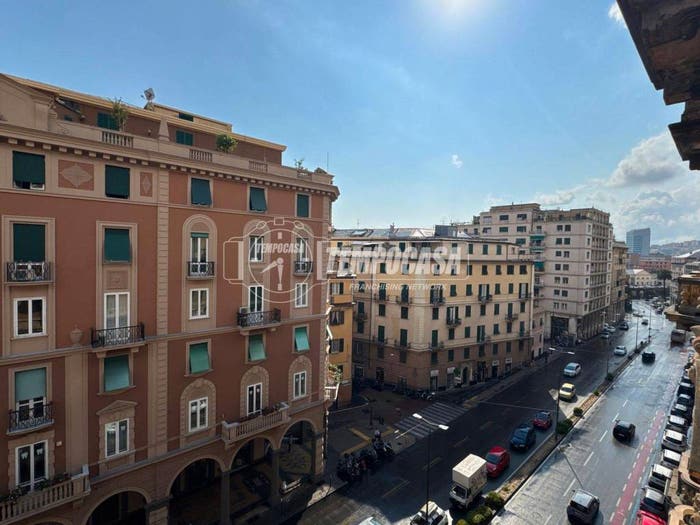 Appartamento con 6 locali in vendita in Corso Luigi Andrea Martinetti, Sampierdarena, Genova