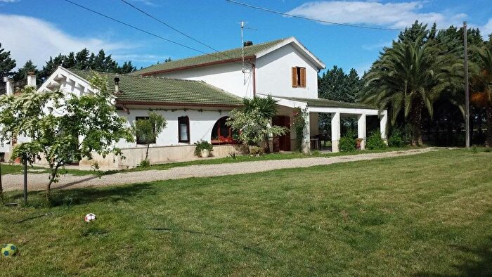 Casa con 7 locali in vendita in Via Ascoli, Foggia