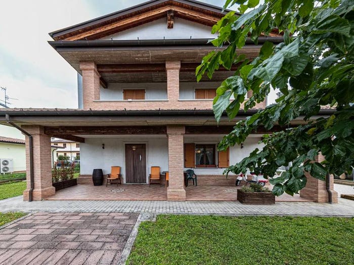 Casa con 6 locali in vendita in Centro, Riolo Terme