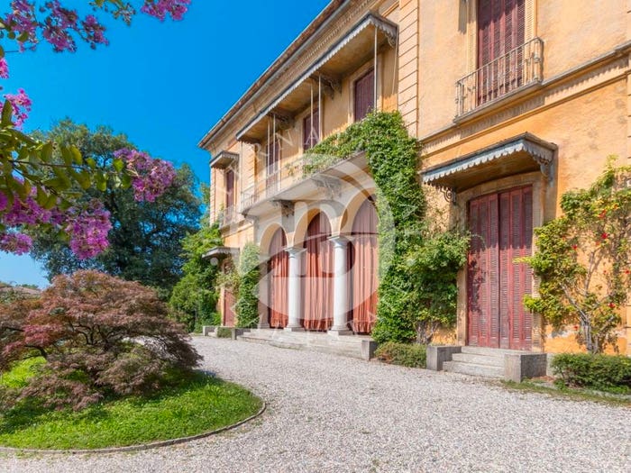 Casa con 6 locali in vendita in Longone al Segrino