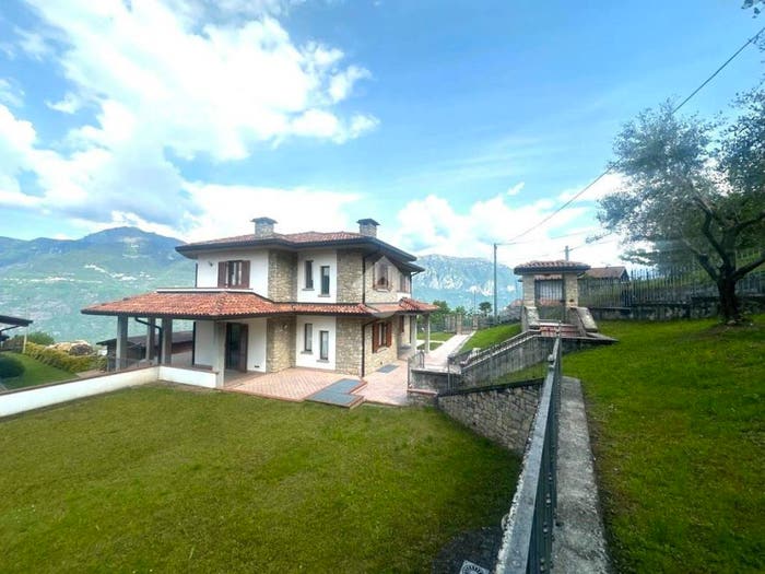 Casa quadrilocale in vendita in Via Case Pedri, Artogne