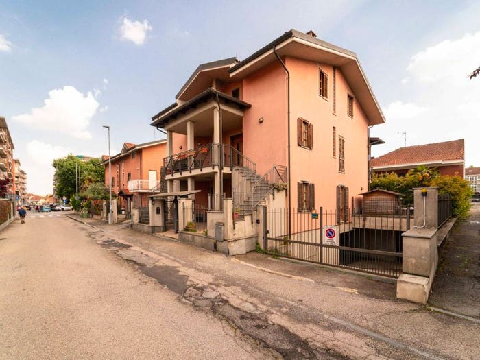 Casa con 6 locali in vendita in Via Pallavicino, Nichelino