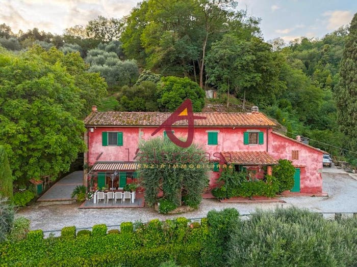 Casa con 6 locali in vendita in Borgo A Buggiano, Buggiano