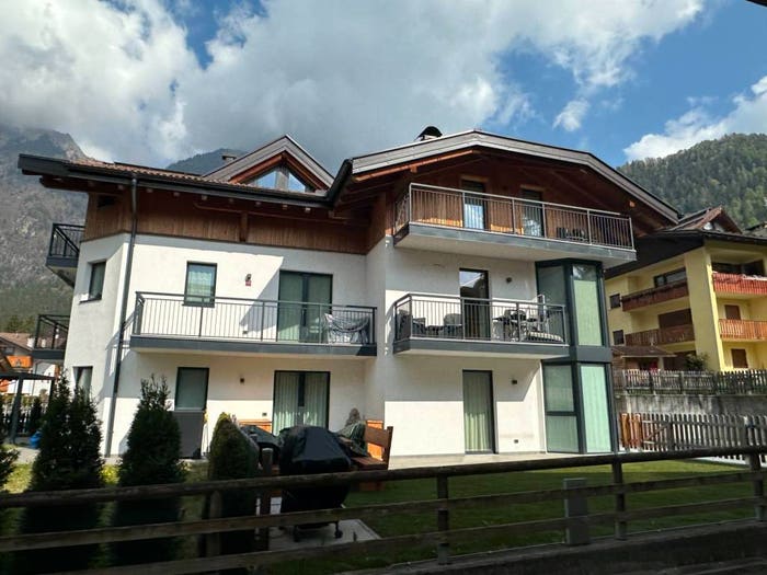 Appartamento trilocale in vendita in Via Dei campi, Carisolo