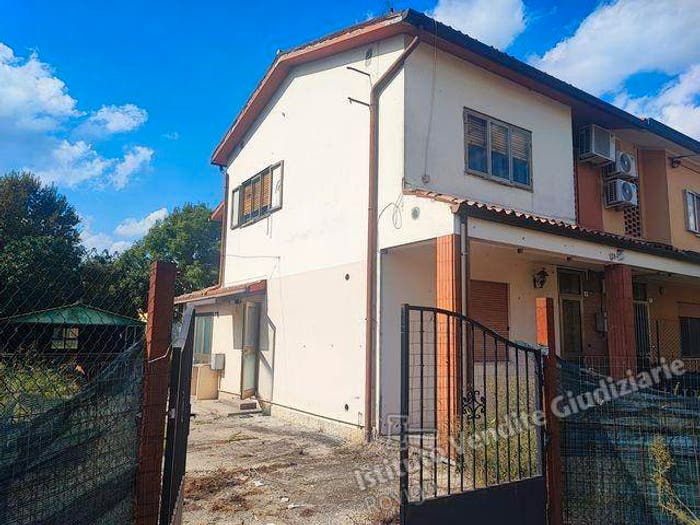 Casa con 6 locali in vendita in Piazza della Resistenza n, Centro, Castelbaldo