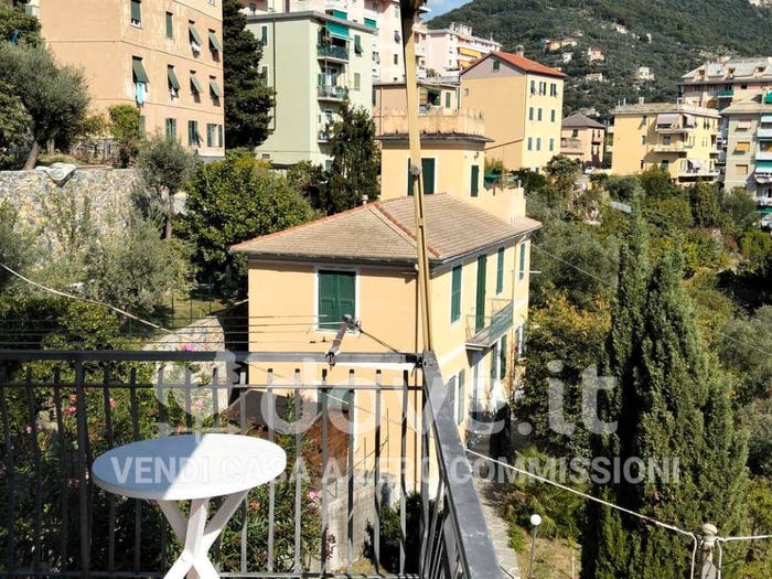 Appartamento trilocale in vendita in Via Susanna Fontanarossa, Quezzi, Genova