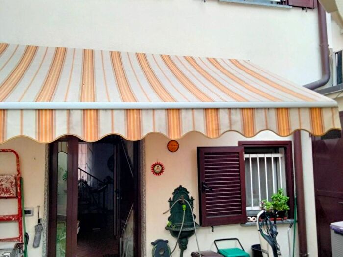 Casa quadrilocale in vendita in Via Monsignor G B Santini, Centro, Parabiago