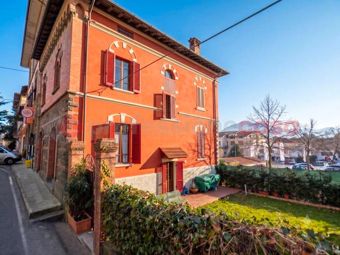 Casa quadrilocale in vendita in Via Roma, Centro, Barga
