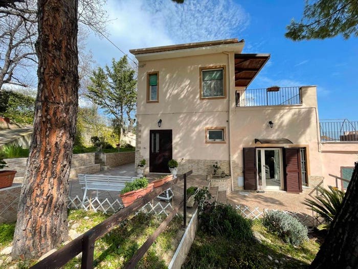 Casa con 6 locali in vendita in Centro, Collecorvino