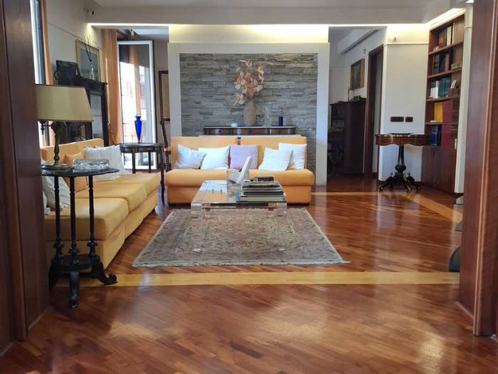 Appartamento con 6 locali in vendita in Via Aniello Falcone, Vomero, Napoli