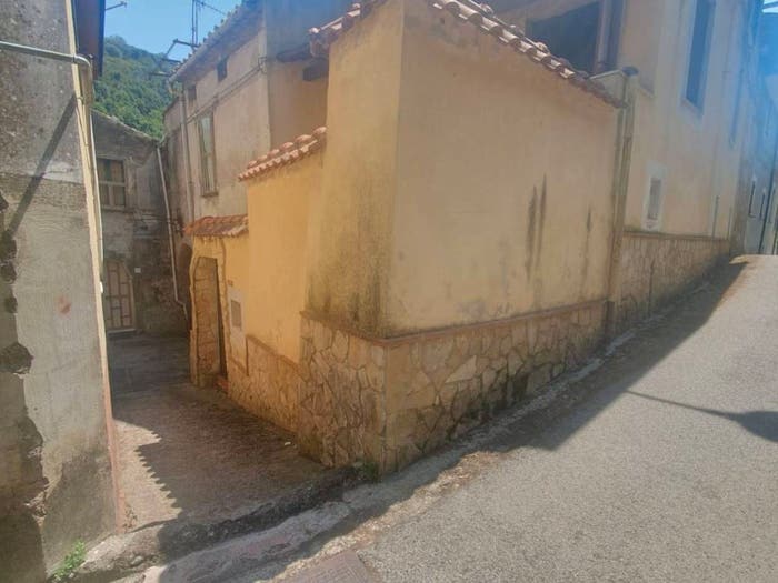 Casa bilocale in vendita in Via Zezzoli, Giffoni Sei Casali