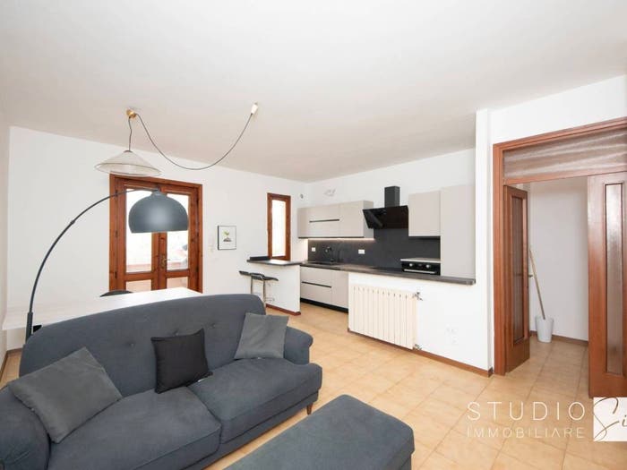 Appartamento trilocale in vendita in Via Eugenio Montale, Centro, Montale