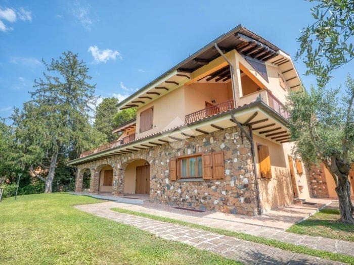 Casa con 6 locali in vendita in Via Monte della Vecchia Quercia, Centro, Formello