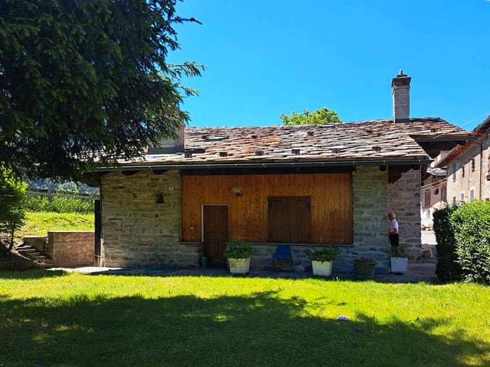 Casa bilocale in vendita in Frazione Le Champ, La Salle