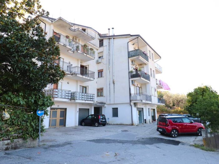 Appartamento quadrilocale in vendita in Via Enzo Ferrari, Centro, Ogliastro Cilento