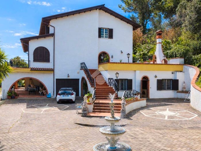 Casa con 6 locali in vendita in Via Filippo Turati, Centro, Giulianova