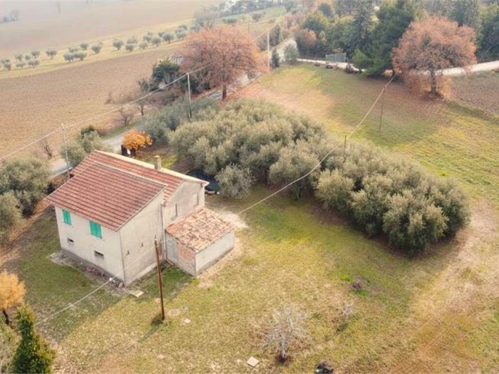 Casa quadrilocale in vendita in Via Ronzano, Belvedere Ostrense