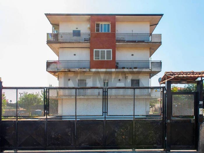 Appartamento con 6 locali in vendita in Contrada Valcorrente, Belpasso