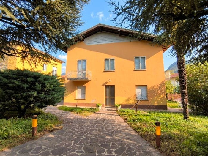 Casa con 6 locali in vendita in Civate