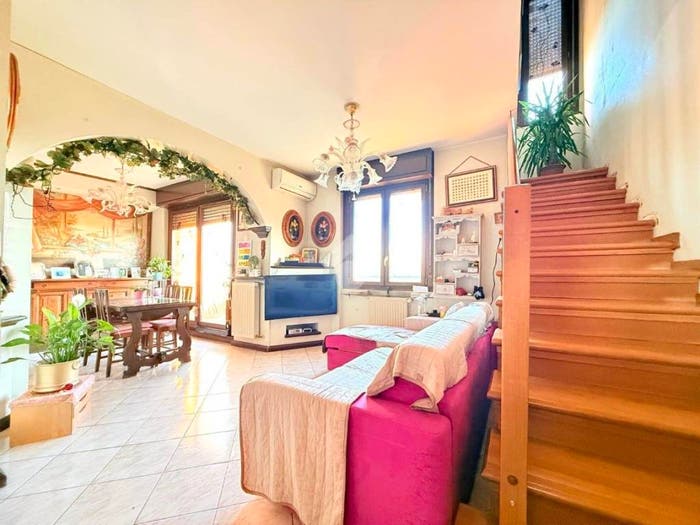 Appartamento con 5 locali in vendita in Via Vincenzo Attimo, Centro, Bollate