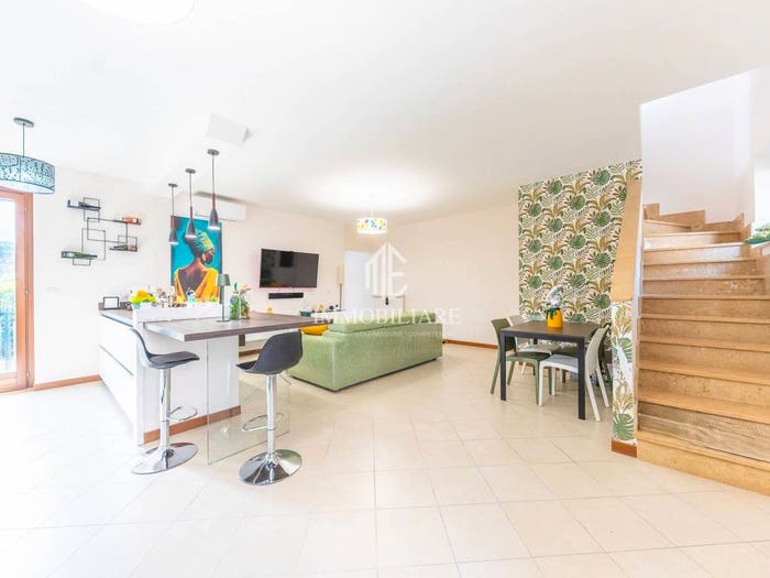 Casa con 5 locali in vendita in Via dei Volsci, Centro, Lariano