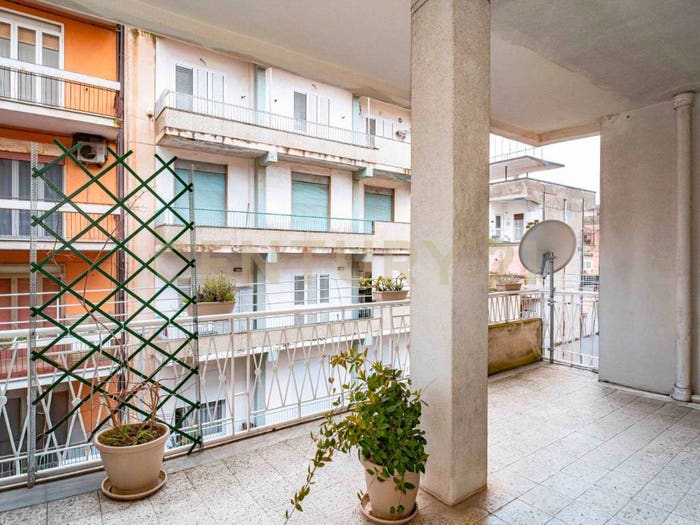 Appartamento con 5 locali in vendita in Via Francesco Crispi, Centro, Caltagirone