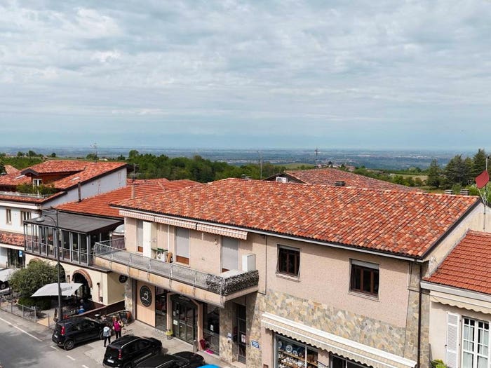 Appartamento quadrilocale in vendita in Via Roma, Centro, La Morra