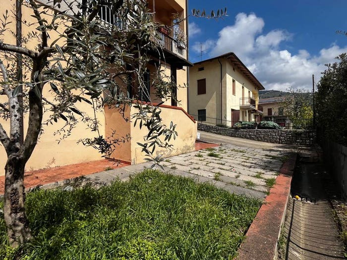 Appartamento trilocale in vendita in Via Ugo Foscolo, Camucia Monsigliolo, Cortona