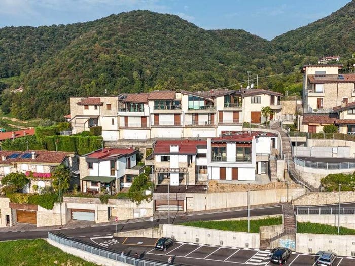 Casa con 5 locali in vendita in via Pratomarone, Burligo, Palazzago