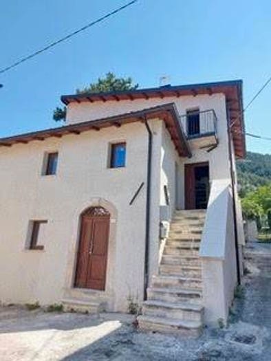 Casa con 5 locali in vendita in Via San Rocco, Centro, Barete