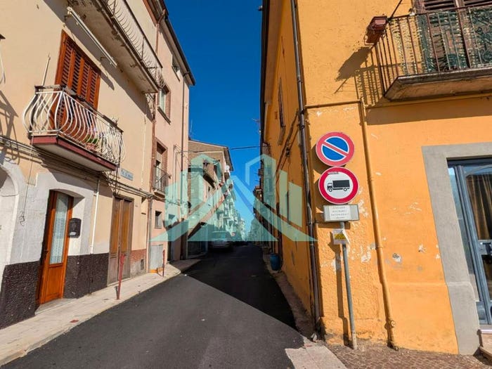 Casa con 6 locali in vendita in via Eduardo Di noia, Altavilla Irpina
