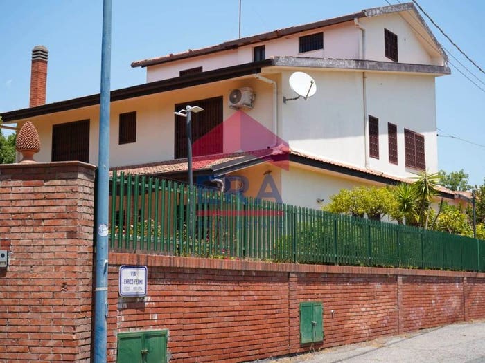 Casa con 6 locali in vendita in via archimede, Centro, Pedara