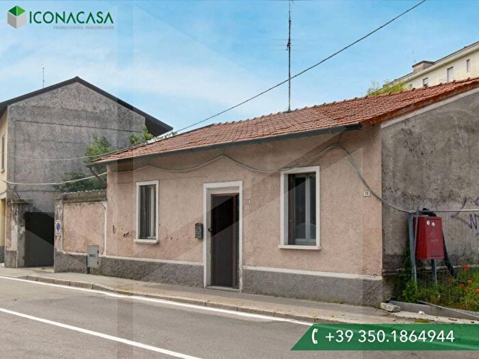 Casa con 5 locali in vendita in Via Ugo Foscolo, Centro, Parabiago