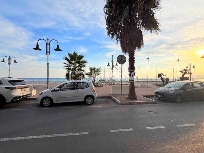 Appartamento trilocale in vendita in Passeggiata Guglielmo Oberdan, Centro Città, Ventimiglia