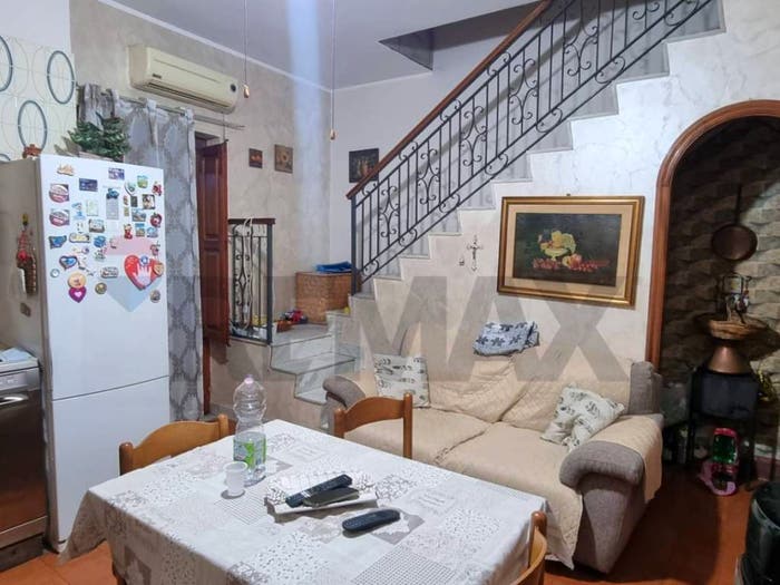 Casa con 6 locali in vendita in Paternò