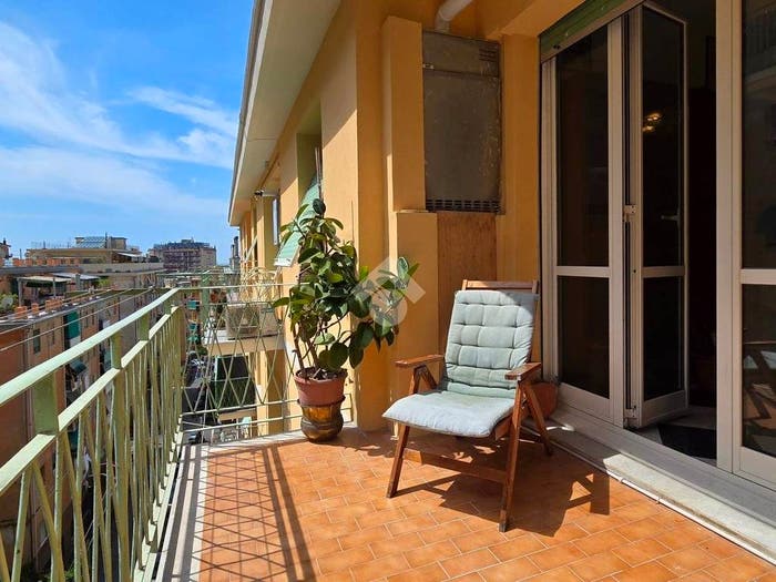 Appartamento quadrilocale in vendita in Viale alla Pineta, Pegli, Genova