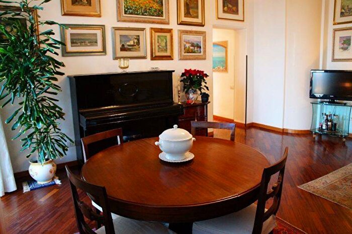 Casa con 5 locali in vendita in Capodimonte, Ancona