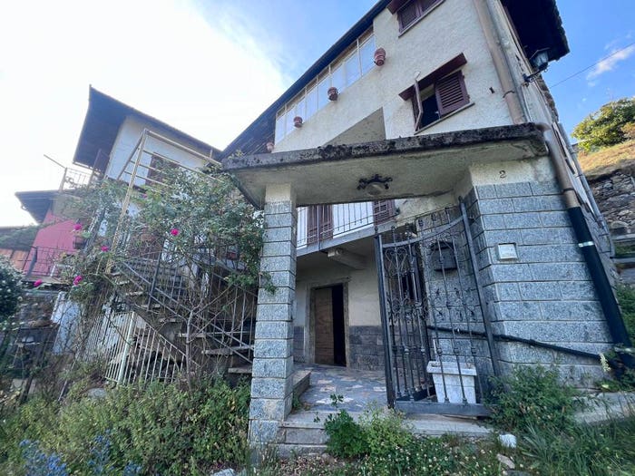 Casa con 6 locali in vendita in Via Chiesa del Pasquè, Varzo