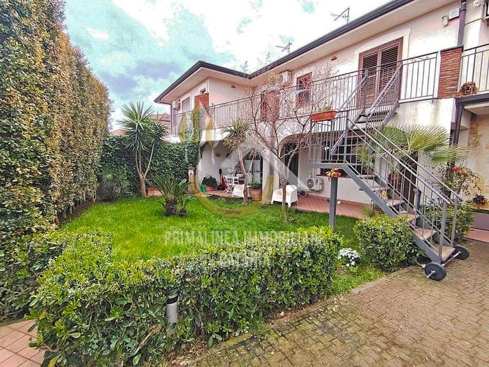 Casa quadrilocale in vendita in Via Professore Armando Rapisarda, Centro, Mascalucia