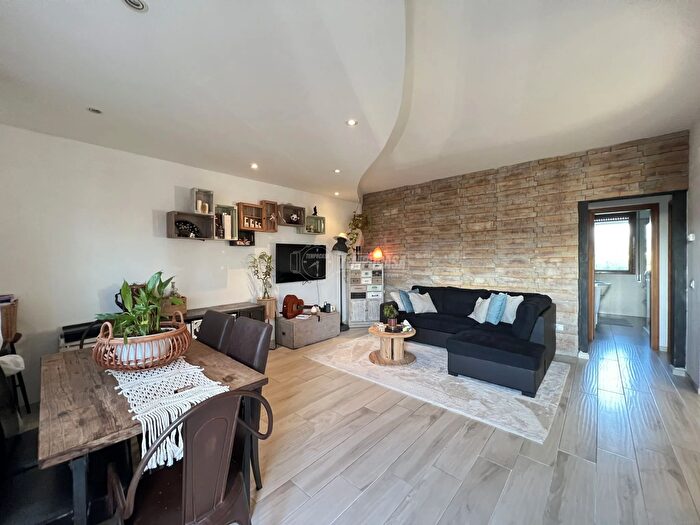 Appartamento trilocale in vendita in Via Eudemio E Giovanni Menesini, Viareggio